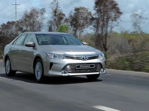 Cầm 500 triệu trong tay, người tỉnh táo biết ngay chọn gì giữa Toyota Camry và VinFast Lux A2.0