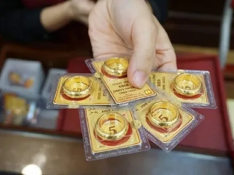 Giá vàng nhẫn đột ngột giảm mạnh