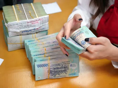 Tiền gửi dân cư đạt kỷ lục gần 7,75 triệu tỷ đồng, cao nhất 5 năm qua