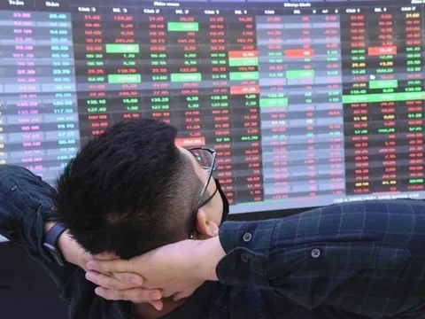 Nhà đầu tư chứng khoán nên hành động ra sao sau phiên giảm kỷ lục?