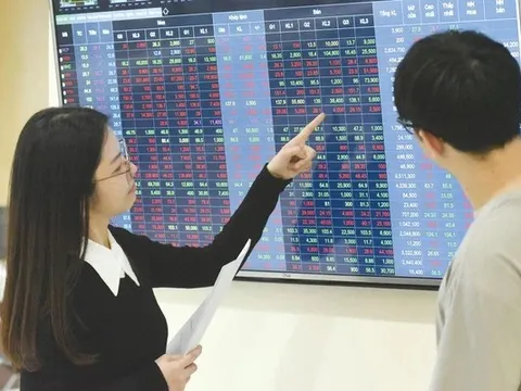 Chứng khoán ra sao sau ngày ‘đen tối’?