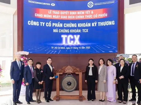 Niêm yết và chính thức giao dịch hơn 2,31 cổ phiếu chứng khoán TCBS (TCX) ngày 21/10