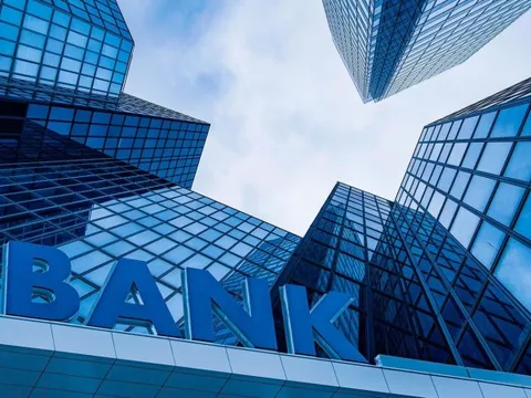 Sau khi cắt giảm gần 3.000 nhân sự, một ngân hàng bất ngờ tuyển người trở lại