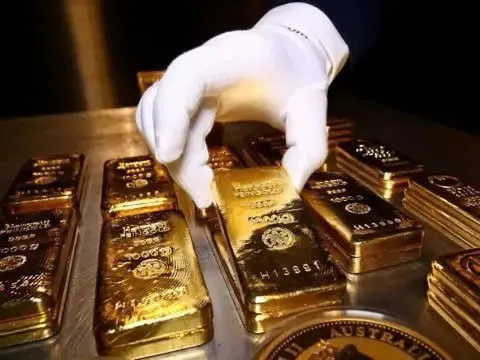 Thị trường vàng chứng kiến cú lao dốc chưa từng có, rơi tự do khỏi đỉnh lịch sử
