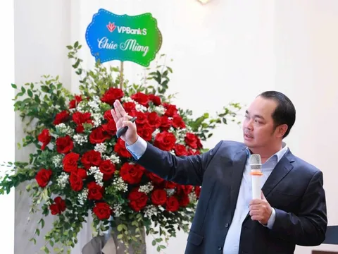 Chứng khoán, bất động sản, vàng, bạc, phân bổ đầu tư ra sao?