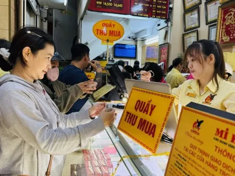 Giá vàng giảm 7,1 triệu đồng/lượng sau một đêm