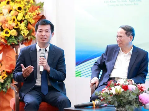 Bạc tăng mạnh hơn vàng: Nhà đầu tư có nên ‘đổi vị’ sang kim loại trắng?