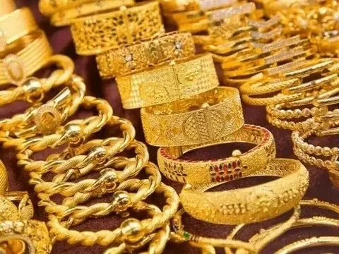 Cú rơi mạnh nhất 5 năm kích hoạt làn sóng mua vàng ồ ạt
