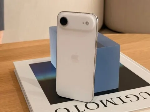 iPhone Air thất thủ trước chính người 'anh em ruột'