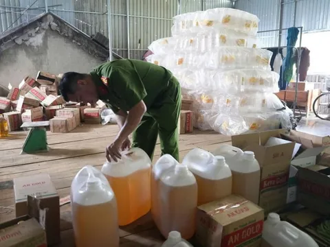 Xưởng sản xuất dầu ăn giả quy mô lớn ở Nghệ An: Đã bán 2,7 triệu lít khắp các tỉnh, thu lợi 75 tỷ đồng