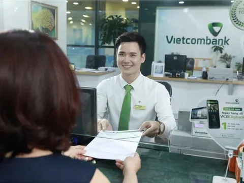 Vietcombank (VCB) nói gì về vụ khách mất tiền ngay sau khi nhận thẻ mới?