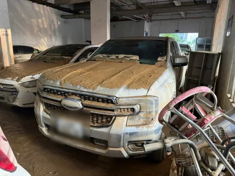 Tin tưởng Ford Ranger gầm cao sẽ không bị ngập, chủ xe Thái Nguyên bàng hoàng khi nhận về hóa đơn sửa chữa