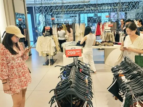 Cách mua hàng của giới trẻ thay đổi thị trường thời trang
