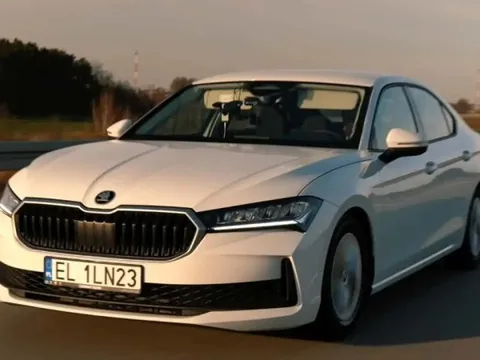 Không tin nổi: Mẫu xe Skoda chạy dọc Việt Nam mà chưa hết bình nhiên liệu, xác lập kỷ lục Guinness mới