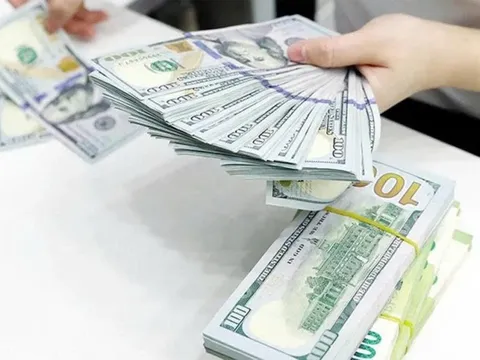 Tỷ giá USD hôm nay 25/10: USD tự do tăng vọt lên sát 28.000 đồng