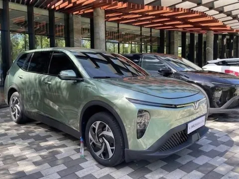 Mua VinFast Limo Green chạy dịch vụ, chủ xe nhận xét thẳng chất xe, hàng ghế thứ 3 đem ra 'mổ xẻ', tuyên bố luôn chi phí vận hành