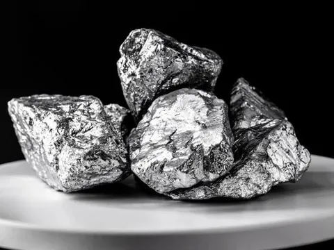 Khi vàng bạc tạm hạ nhiệt, 'ngôi sao mới' của thị trường kim loại quý được các chuyên gia nâng dự báo