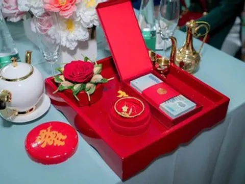 Thách cưới 9,9 triệu, thông gia nghèo đứng hình khi mở phong bì sính lễ nhà trai