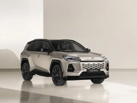 Toyota biến SUV quốc dân thành siêu xe điện biết ‘tự học’ như smartphone, sạc nhanh 30 phút chạy hơn 1.300 km