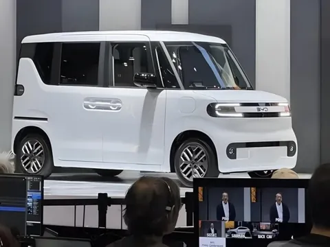 Xe điện mini Trung Quốc giá 430 triệu, chạy 180 km/lần sạc, thách thức Nissan và Mitsubishi ngay trên sân nhà