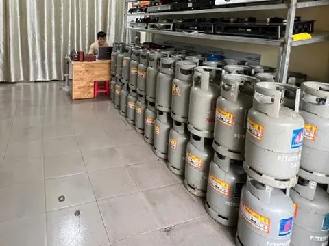 Giá gas tiếp tục giảm 5.000 đồng/bình 12kg