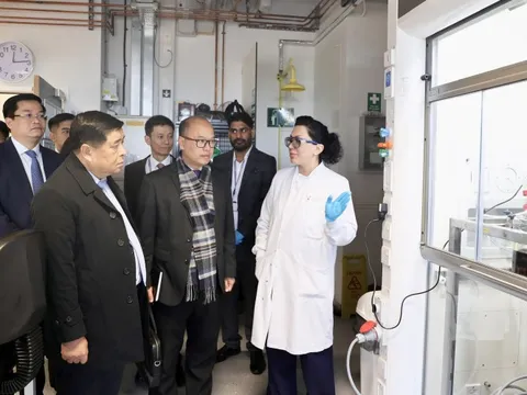 Phó Thủ tướng Chính phủ Nguyễn Chí Dũng thăm Quantum Science