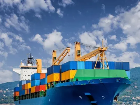 Doanh nghiệp hàng hải lãi lớn, nhưng sóng gió chưa dừng lại