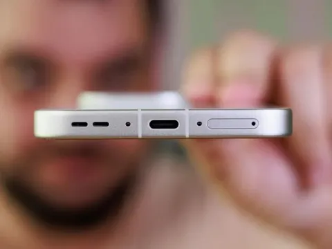 Chuyên gia review: "Không iPhone hay Samsung, tôi dùng mẫu điện thoại này 1 tuần mà chỉ phải sạc có 4 lần"