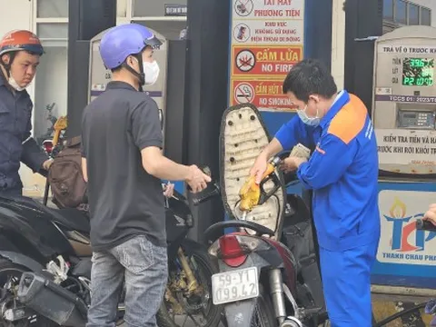 Giá xăng dầu đồng loạt tăng, có loại tăng 1.318 đồng/lít