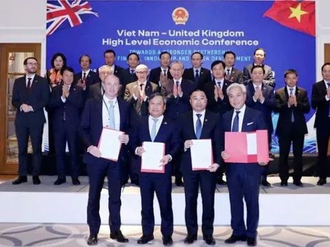 Ký bản ghi nhớ hình thành trung tâm sửa chữa máy bay lớn tại Vân Đồn