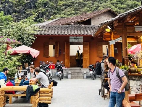 Tour du lịch miền Bắc giảm khách do mưa bão