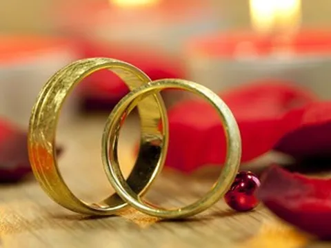 Vì 3 cây vàng cưới, mẹ chồng giận con dâu suốt nhiều năm