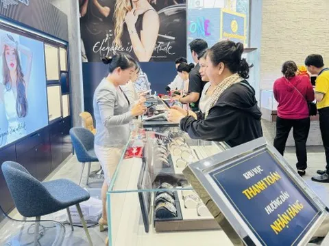 Vì sao mua vàng trên 20 triệu đồng không thể thanh toán bằng thẻ tín dụng, voucher, ví điện tử?