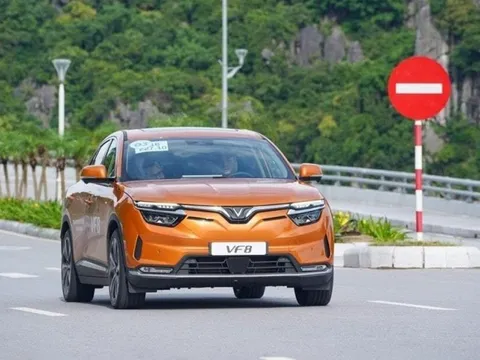 VinFast VF 8 được quảng cáo là SUV 'xe sang, chạy bốc, giá rẻ’: Chủ xe sau 1 năm sử dụng nói thẳng về xe, không ngại đưa ra so sánh công tâm