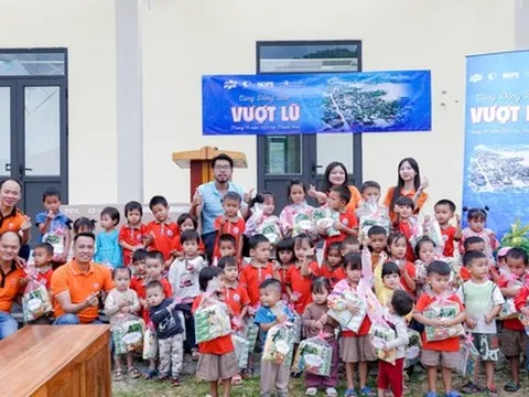 FPT hỗ trợ 4 tấn thuốc, vật tư y tế và chỗ trú an toàn cho người dân vùng lũ miền Trung