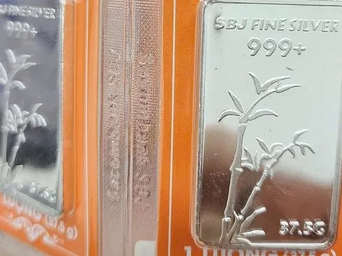 Giá bạc hôm nay 5-11 xuống thấp nhất 1 tháng, người "đu đỉnh" méo mặt