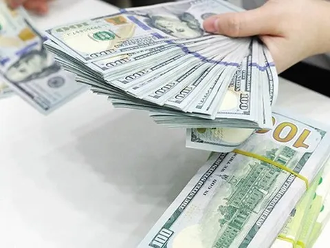 Tỷ giá USD chợ đen tăng hơn 8% từ đầu năm, riêng tháng 10 tăng 4,7%