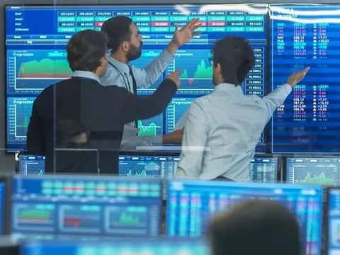 Phiên 6/11: Khối ngoại thẳng tay bán ròng hơn 1.200 tỷ đồng, "xả" mạnh loạt cổ phiếu ngân hàng