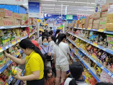 Saigon Co.op bình ổn giá cùng người dân miền Trung vượt bão