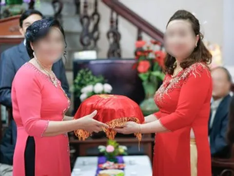 Nghe thông gia nghèo nói về sính lễ, mẹ chú rể bật khóc giữa cuộc gọi