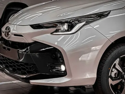 Chiếc sedan giá dưới 550 triệu đã gắn bó với người dùng Việt 22 năm, tài xế dịch vụ - khách mua lần đầu - gia đình nói rõ lý do 'chọn mặt gửi vàng'