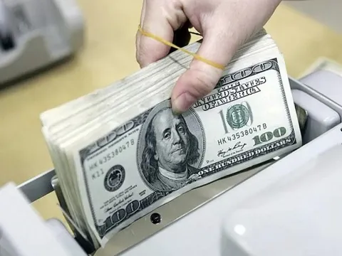 Tỷ giá USD hôm nay 12/11: USD tự do vọt gần 28.000 đồng, chênh lệch nới rộng