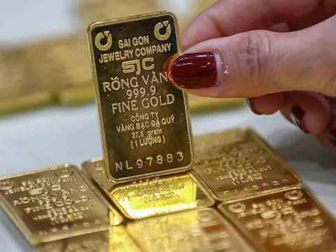 Ngân hàng ‘chơi lớn’, tặng 1 chỉ vàng mỗi ngày cho khách hàng gửi tiết kiệm