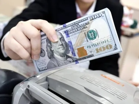 Tỷ giá USD hôm nay 13/11: Giá mua tăng nhẹ, chợ đen vọt lên gần 27.950 đồng