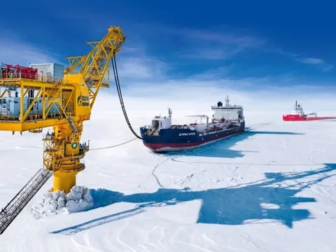 Mỹ trừng phạt quá căng, Nga lập tức sale off 'sập sàn' dầu thô để kéo khách - Giá này không mua còn mua ở đâu