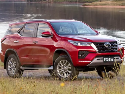 Fortuner thua trắng Prado và Everest, sắp bị khai tử khỏi thị trường quan trọng