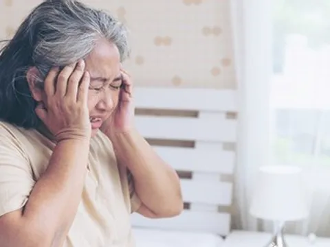 Thông gia nghèo đi chăm con gái đẻ, nhận cái kết ê chề vì một câu ‘lỡ miệng’