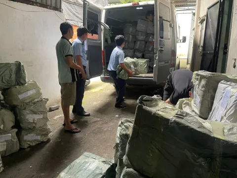 TP.HCM phát hiện 1 tấn kẹo dẻo không nguồn gốc, không nhãn mác được bán tràn lan trên mạng