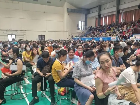 Cách chấm dứt cảnh hàng nghìn người chen chân nộp hồ sơ và 'bốc thăm may rủi' mua NƠXH?