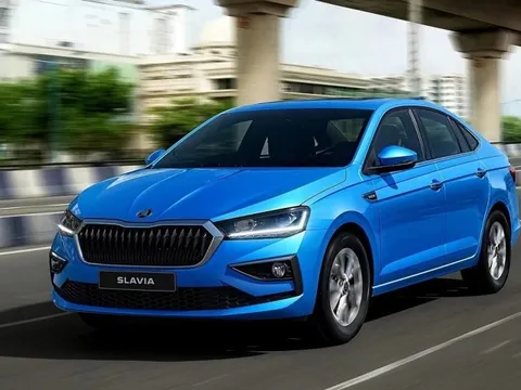 Sedan chuẩn châu Âu 'giá học sinh - sinh viên', gầm cao trang bị tốt, gây bất ngờ khi lái thử